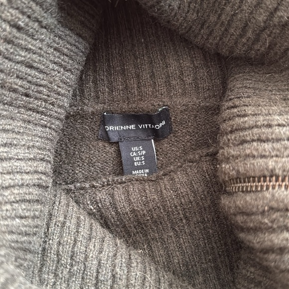 ✨ ADRIENNE VITTADINI Forest Green Cowl Neck Sweater – Size Small – EUC ✨ - Picture 3 of 4